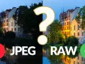 Porównanie jakości zdjęć: po lewej ciemniejszy, mniej szczegółowy JPEG (czerwony krzyżyk), po prawej jaśniejszy, bogatszy w detale RAW (zielony znaczek).