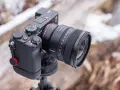 Aparat Sony z obiektywem 16mm f/1.8, idealny wybór, jaki obiektyw do krajobrazu.