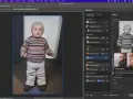 Dziecko w kolorowym sweterku i czapce, obok podgląd jak rozjaśnić zdjęcie za pomocą filtra "Koloruj" w Photoshopie.