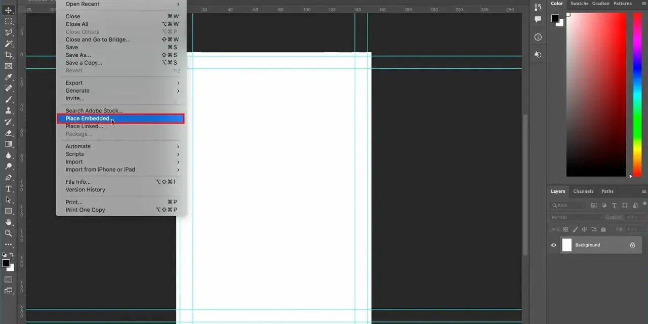 Menu Plik w Photoshopie z podświetloną opcją "Place Embedded".