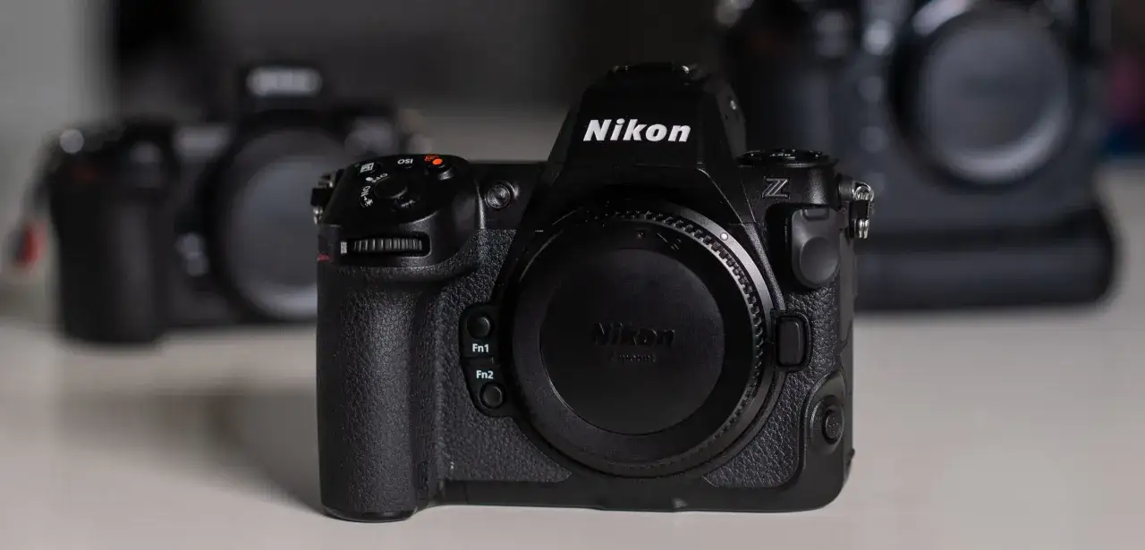 Profesjonalny aparat Nikon z serii z9, gotowy do uchwycenia każdej chwili.