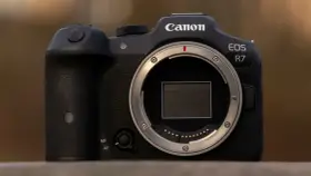 Canon EOS R7 – doskonały aparat dla pasjonatów fotografii. Sprawdź jego atrakcyjną canon r7 cena i możliwości.